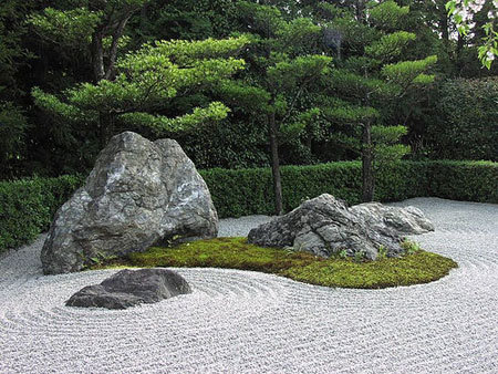 japanese-zen-stone-garden-meditation-256954_450_338.jpg